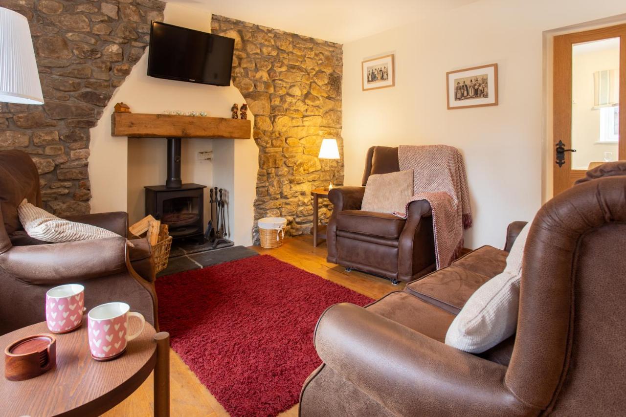 Lovely 3-Bed Cottage In The Quiet Hamlet Of Horeb Brondini Exterior foto