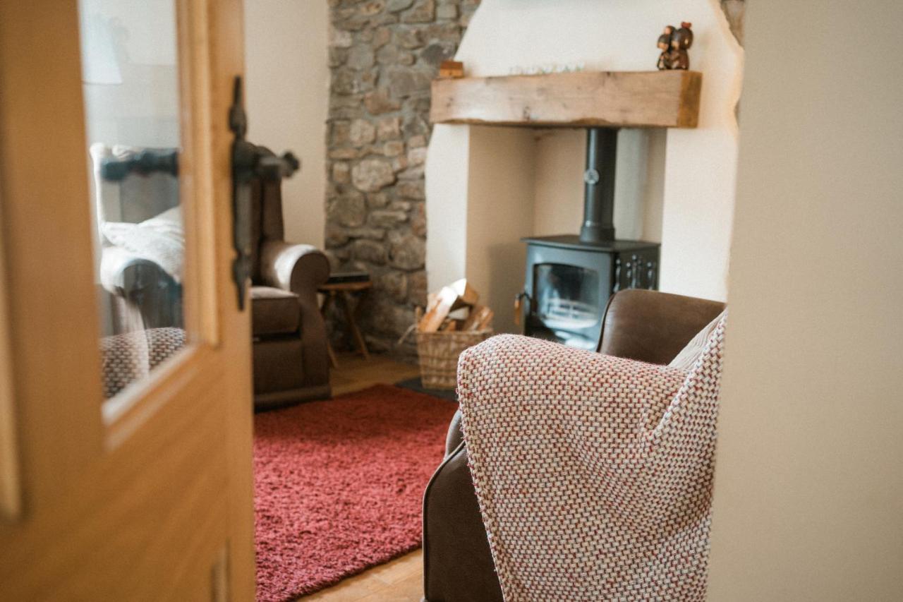 Lovely 3-Bed Cottage In The Quiet Hamlet Of Horeb Brondini Exterior foto